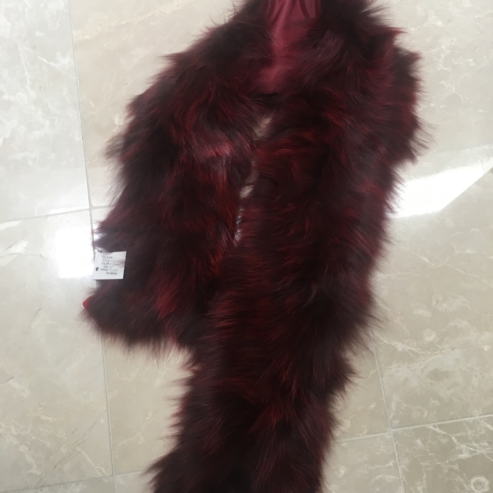 New Dena fur scarf NWT $390 - Picture 3 of 3